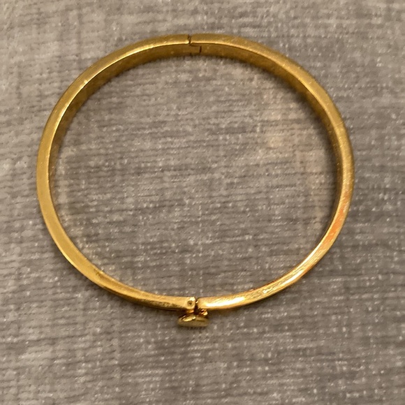 Kate Spade ♠️ Black and Gold Clasp Bracelet - Picture 2 of 4